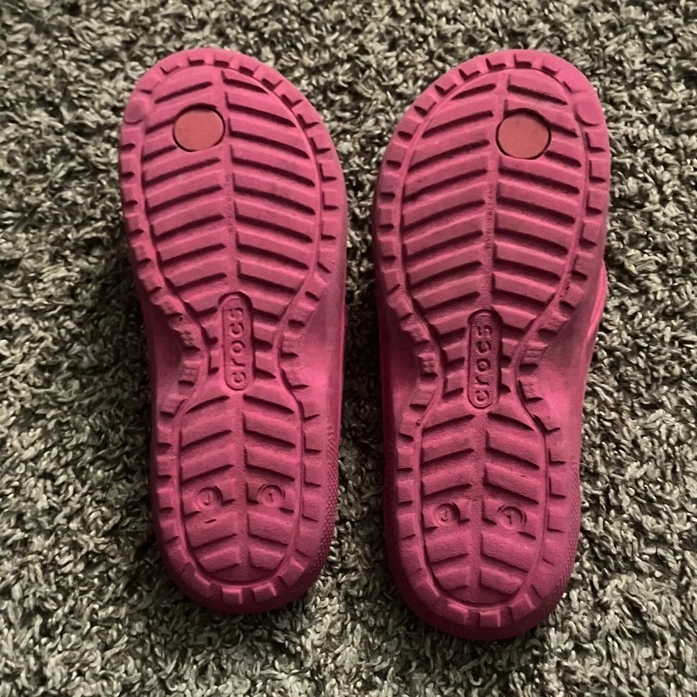 CROCS Vibrant Pink Sandals Girls Sz 1